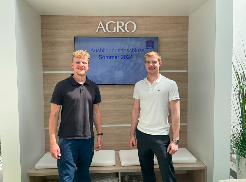 Ausbildungsleiter Marcel Hoffmann (1.) und Industriemechaniker Rene Frederichs (r.)